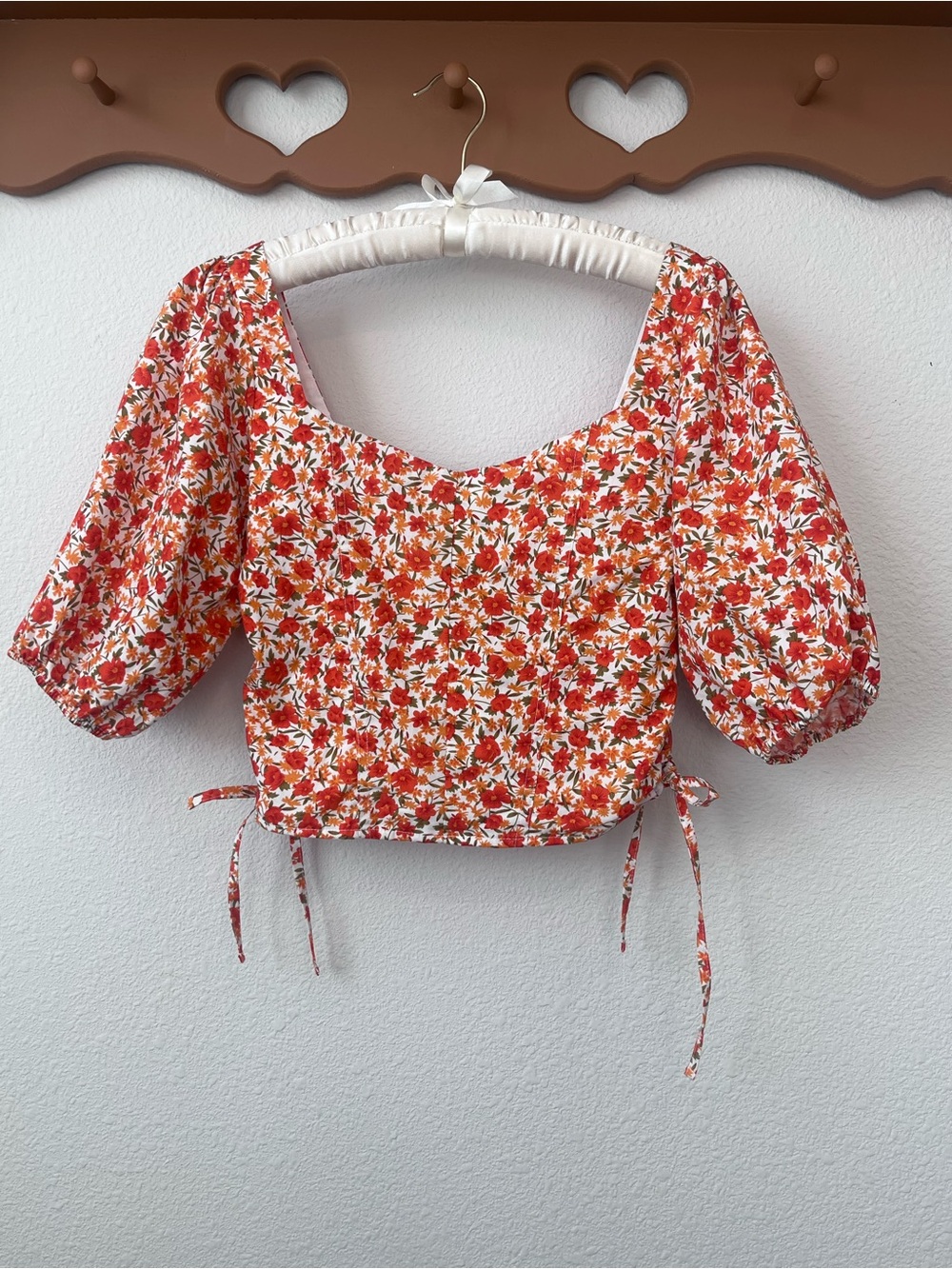 Vigoss White and Orange Floral Puff-Sleeve Cropped Top